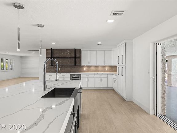 4th image of 2808 Cowan Cir