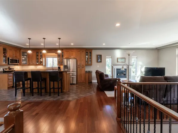 40 Somenos St N, Lake Cowichan, BC V0R 2G0