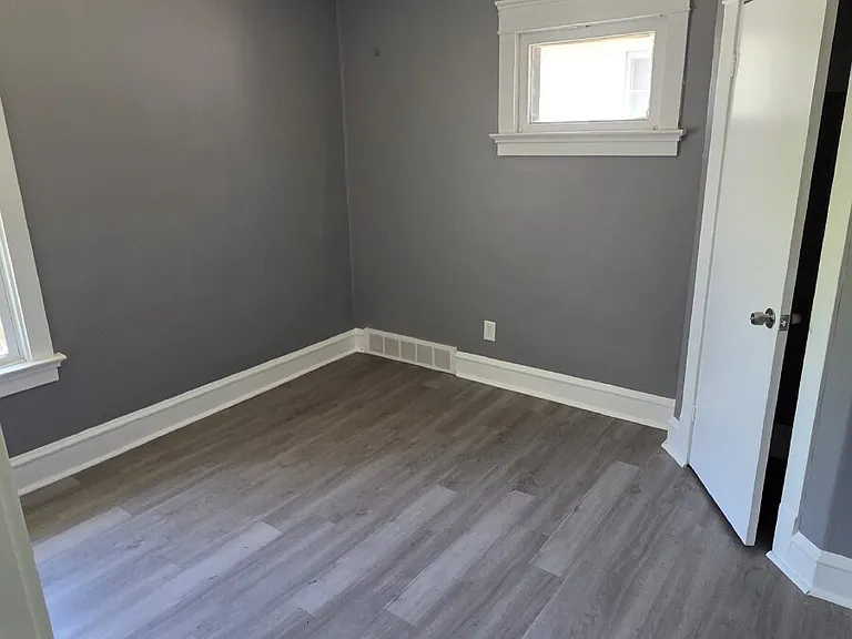 2094 W 104th St — Photo 3