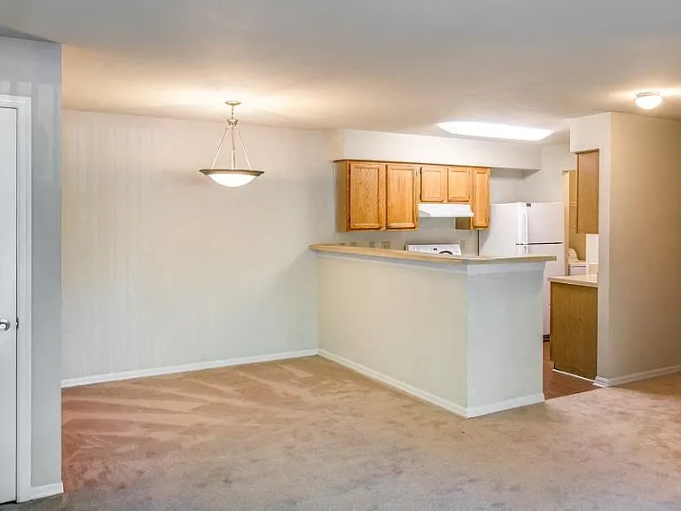Arboretum Place Apartments — Photo 4