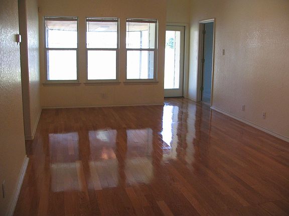 4th image of 8415 Oak Br