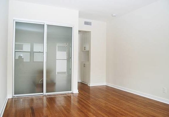 3rd image of 11665 Mayfield Ave APT 01