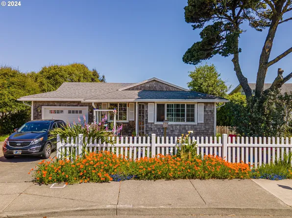 870 11th St SE, Bandon, OR 97411