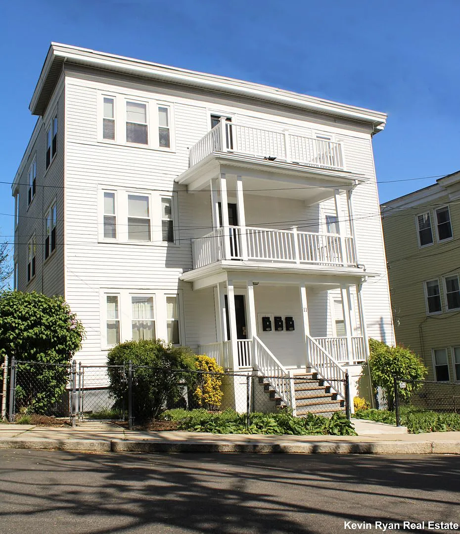 Nice 3 bed in Oak Square — Photo 1
