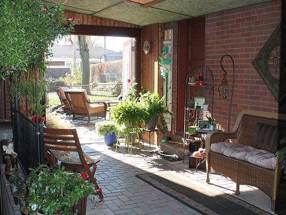 Breezeway/Four Seasons Room