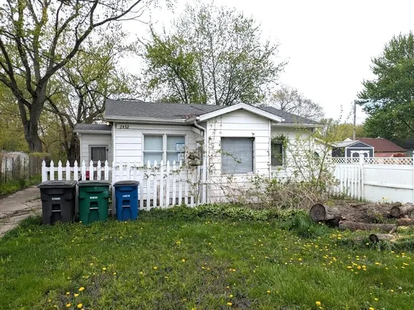 2432 Huntington St, Lake Station, IN 46405