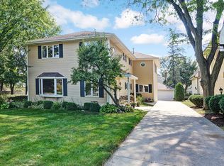 45 Waverly Ave, Clarendon Hills, IL 60514