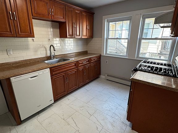 2nd image of 18 Edgewood Cir