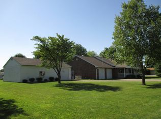 303 Sunset Blvd, Robinson, IL 62454