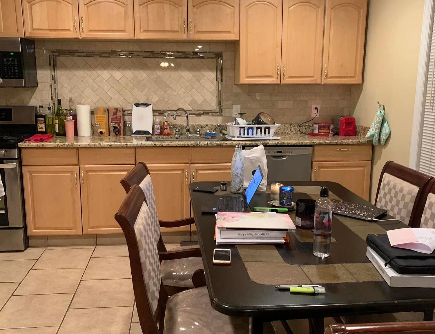 6 bed, 2418 sqft, $4,350 — Photo 3