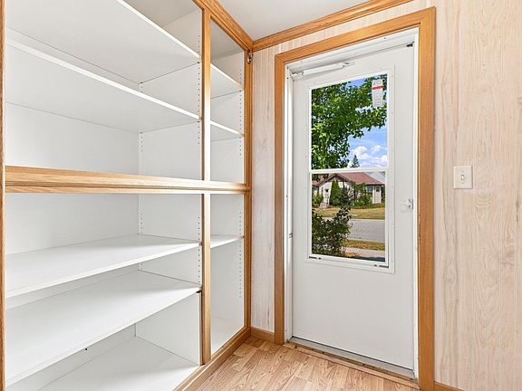 3rd image of 202 1st Ave SW
