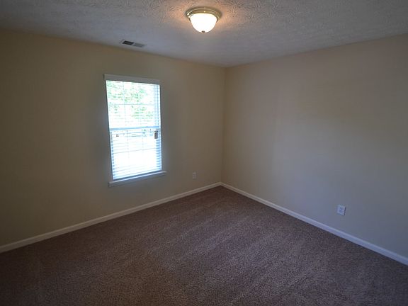 3rd image of 610 Aristocrat Dr