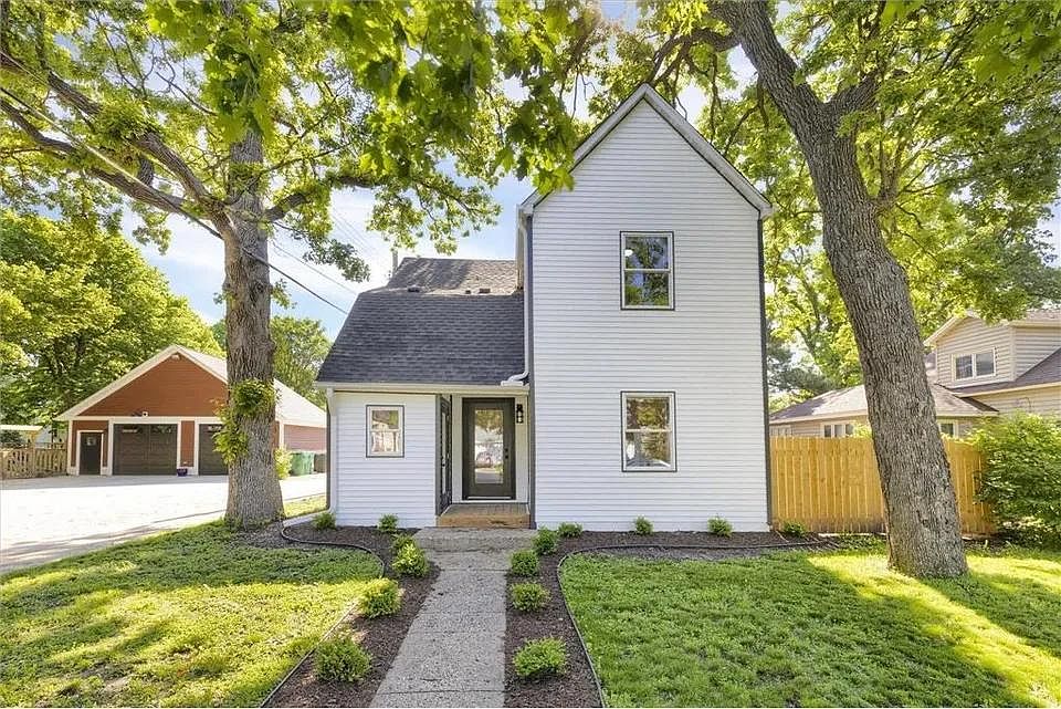 Welcome to your new home! This up-and-down duplex is fully renovated and ready for you to relax in.