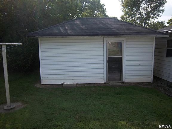 4th image of 1100 N Washington St