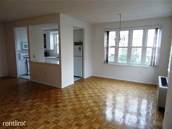 5th image of 70 Oceana Dr W #5XZX