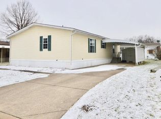 29 Lees Ln #29, Olmsted Falls, OH 44138