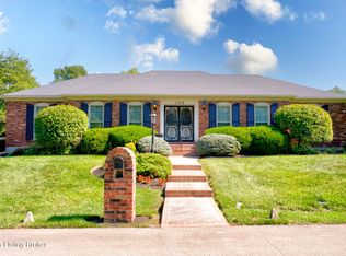 305 Chertsey Ct, Douglass Hills, KY 40243