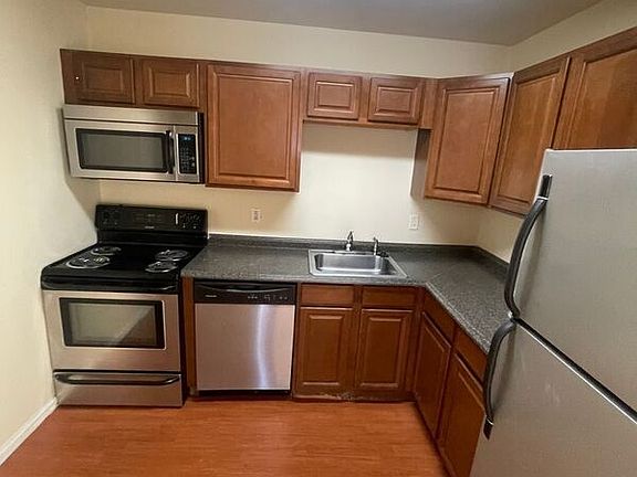 4th image of 309 Leatherhead Ct