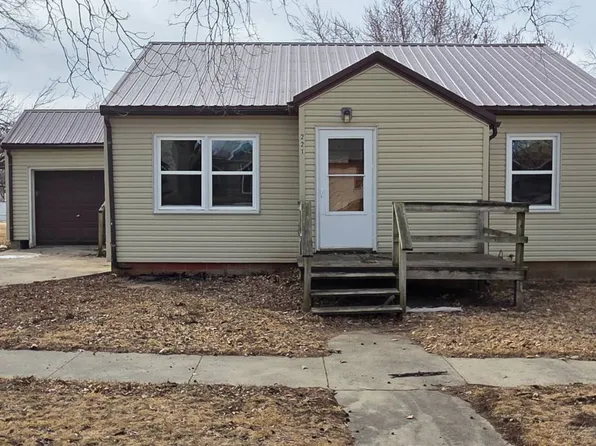 221 8th St, Lake View, IA 51450