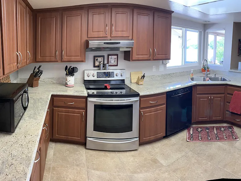 10409 E East Dr — Photo 3