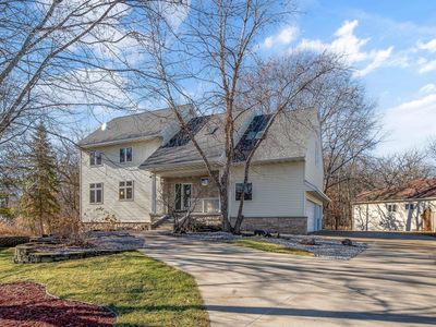 8348 Stone Creek Dr, Chanhassen, MN, 55317
