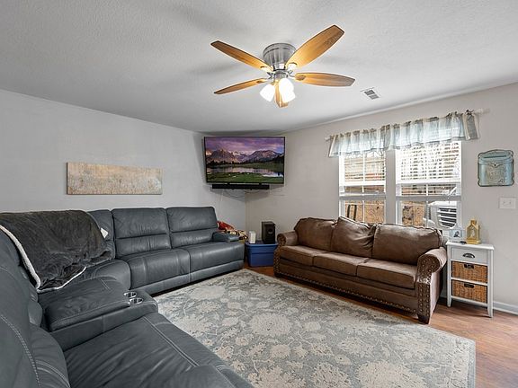 3rd image of 1815 Olympia Ct