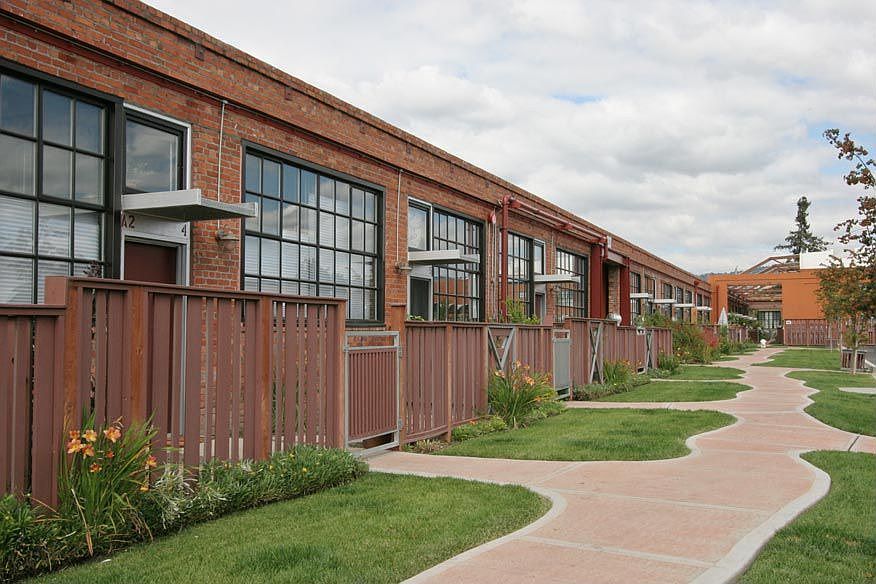 The International Lofts is a Low Rise  Warehouse Conversion Built in 2005. A Green Walkway Leads From the Picnic Area to the Unit