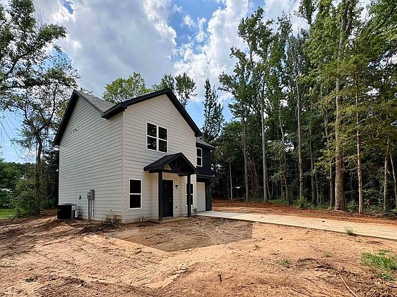 3rd image of 325 Royal Dr