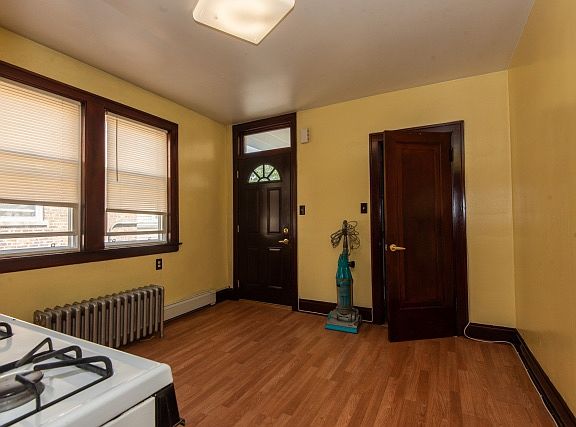 4th image of 3415 N Hamlin Ave #2W