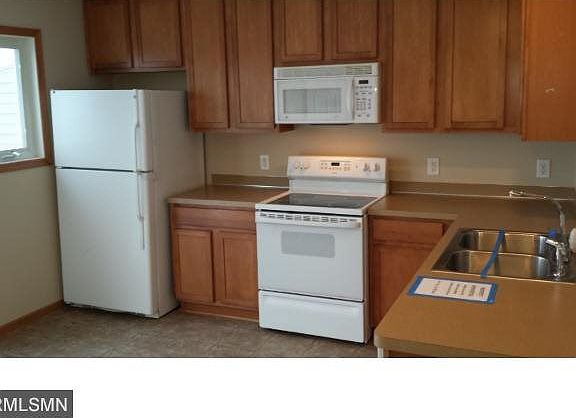 3rd image of 5034 Evergreen Drive N