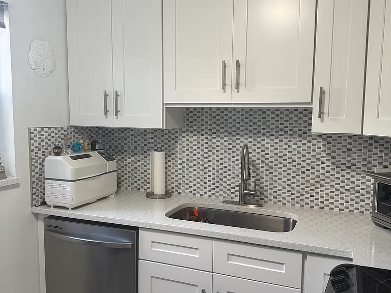 3930 Crystal Lake Dr #102 — Photo 2
