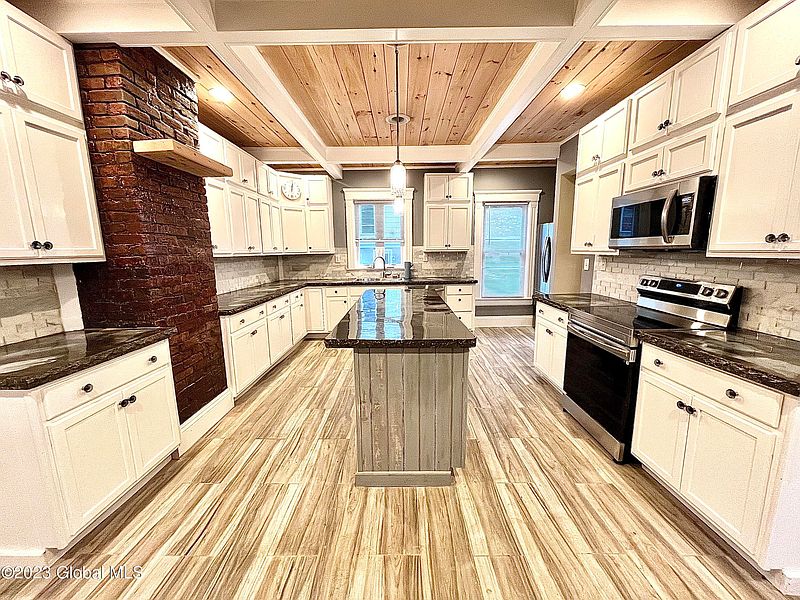 3rd image of 21 Lydius Street