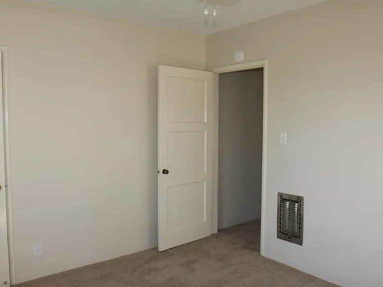 620 E Carson St #C — Photo 9