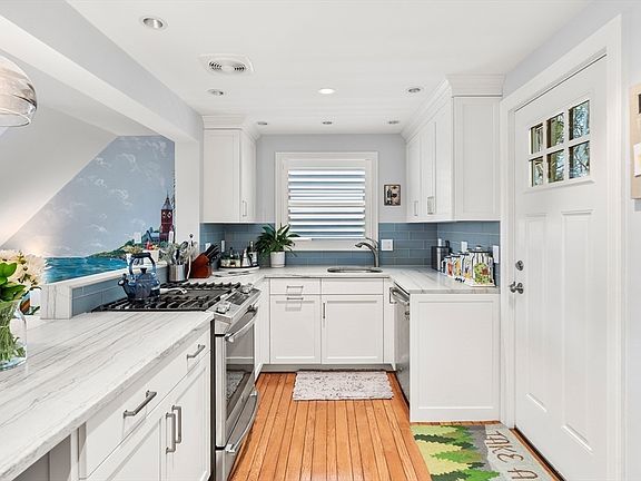 5th image of 6 Colonial Ct