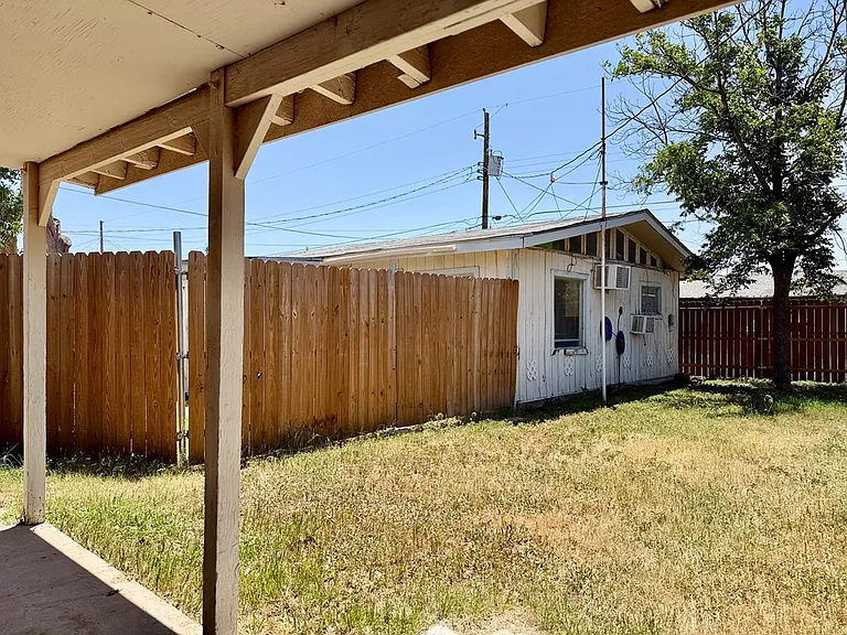 112 S Eisenhower Dr — Photo 18