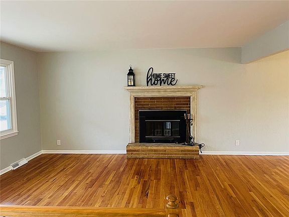 5th image of 7304 Willow Ave