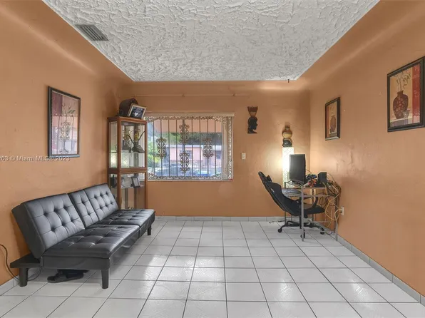 661 NW 52nd St, Miami, FL 33127