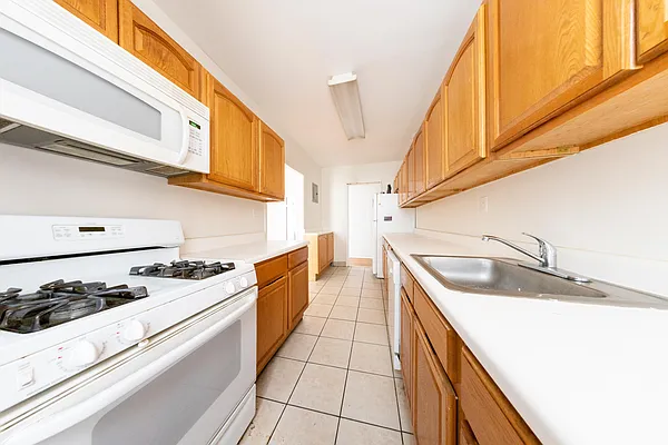 Rented by Julianna Realty Corp | media 13