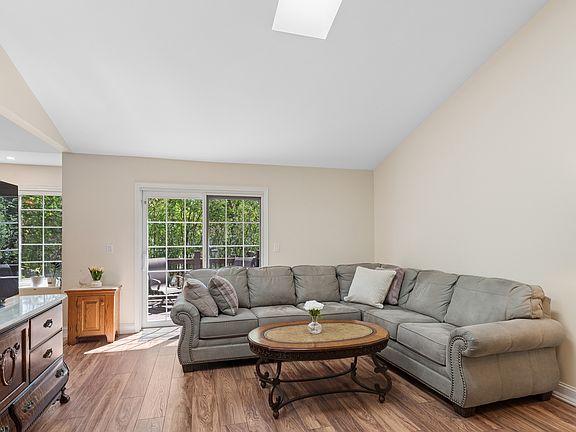 5th image of 1213 W Lake Dr