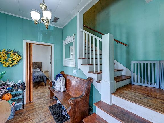 2nd image of 1401 E 5th Ave