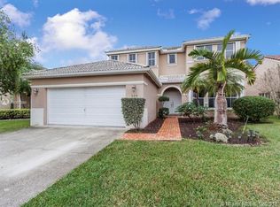 539 Carrington Dr, Weston, FL 33326