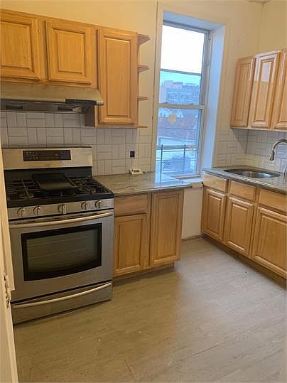 1st image of 9119 172nd St APT 7