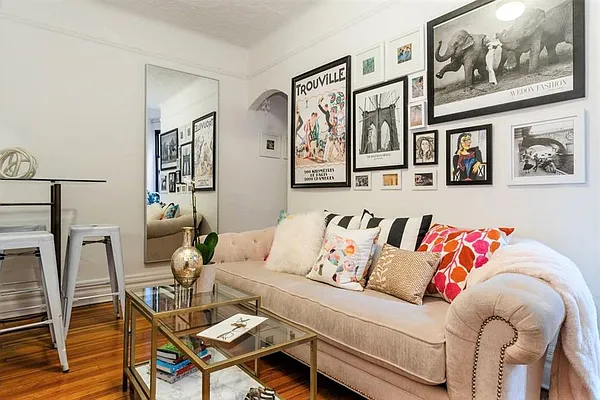 Rented by Dynamik Realty | media 10