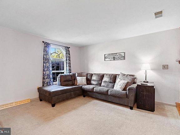 4th image of 259 W Chestnut St