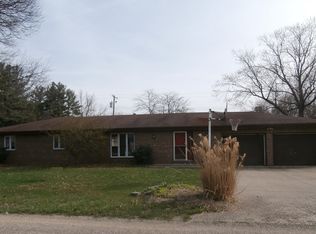 412 Cedar Dr, Charleston, IL