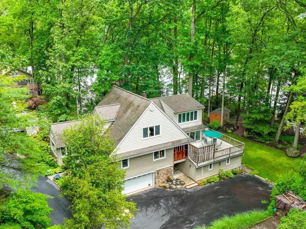 66 W Shore Rd, Bloomingdale, NJ 07403