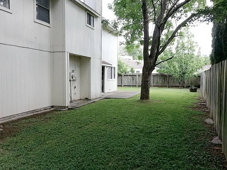 1907 Liberty Point Ln — Photo 16