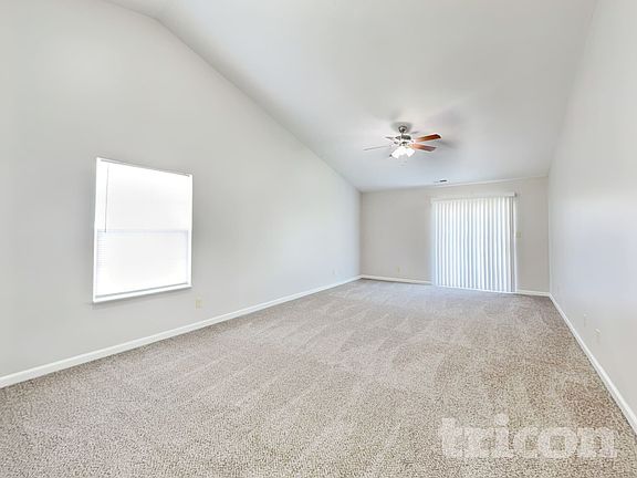 3rd image of 784 Kingston Cir