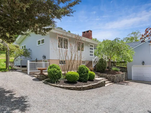 16 S Beach Road, Southampton, NY 11968