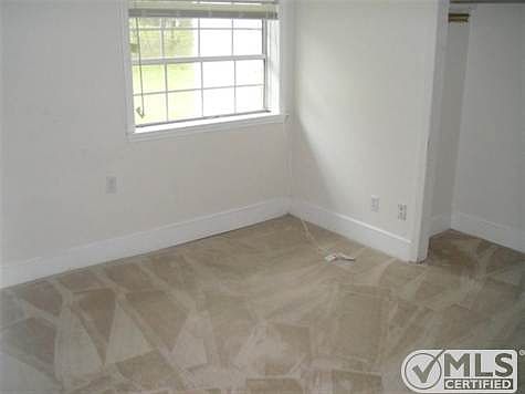 3rd image of 1904 Longview Dr